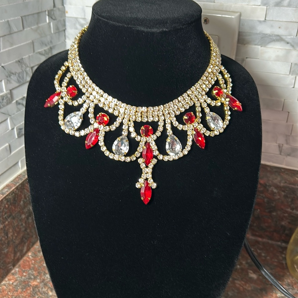 Fit fir a queen rhinestone with rubies necklace